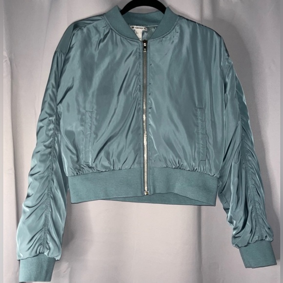 Forever 21 Jackets & Blazers - Forever 21 Juniors Large Olive Green Bomber Jacket
